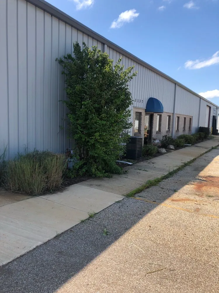 Affordable lawn mowing service experts serving Elkhart, IN - Dave Gunn Lawn Service