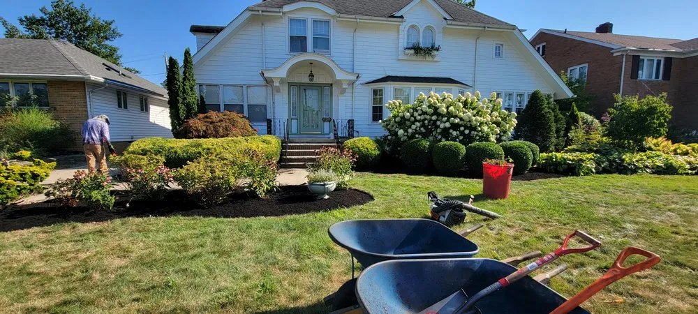 Top-rated garden landscaping for beautiful yards across Avon, OH - Davenport Landscaping