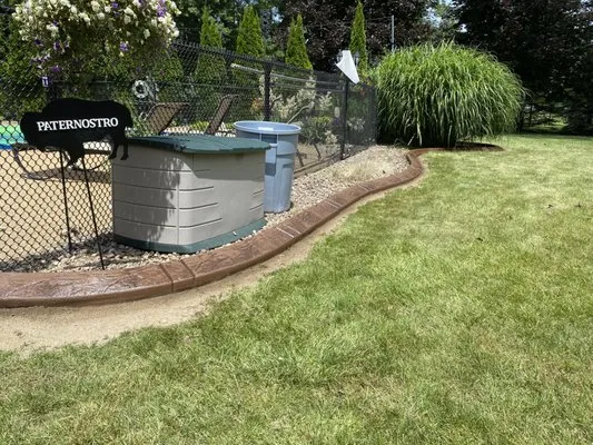 Dave’s Decorative edging & Landscaping Logo