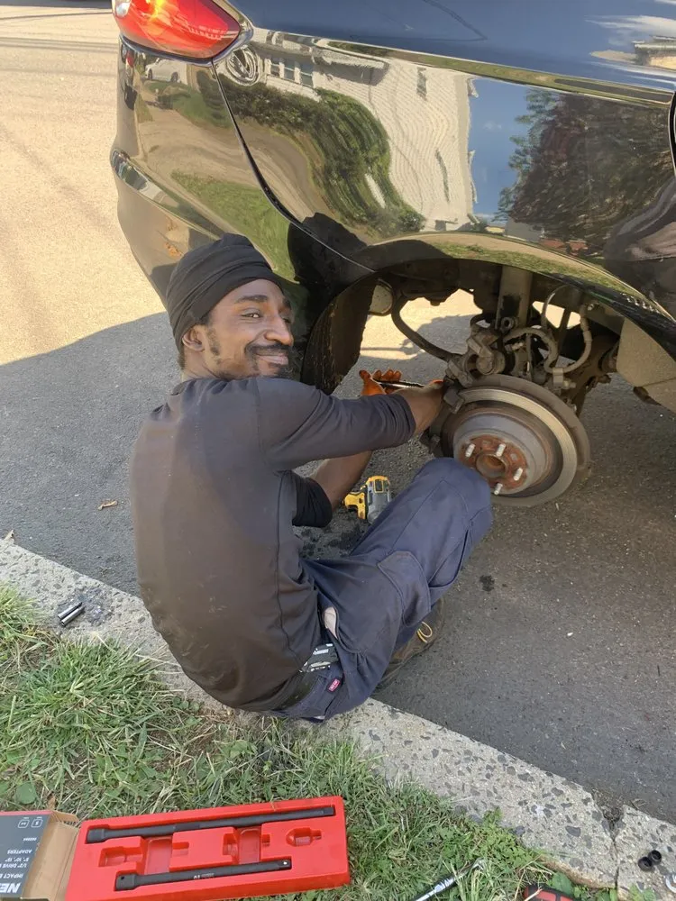 Reliable lawn mowing service in Newark, NJ - Daves Gifted Hands