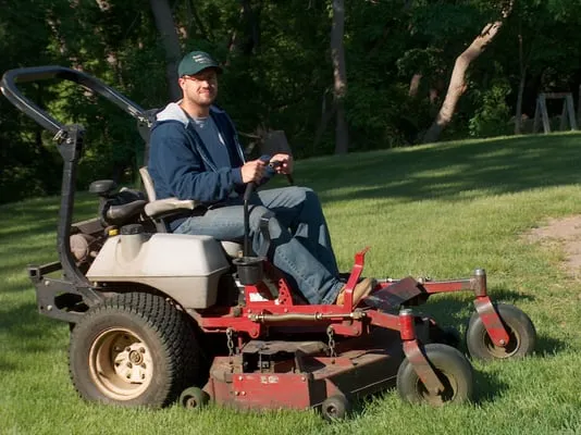 Dave's Green Thumb Lawn Care Logo