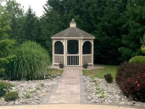 Top-rated garden landscaping with custom design in Bear, DE by Dave's Lawn Care & Landscaping