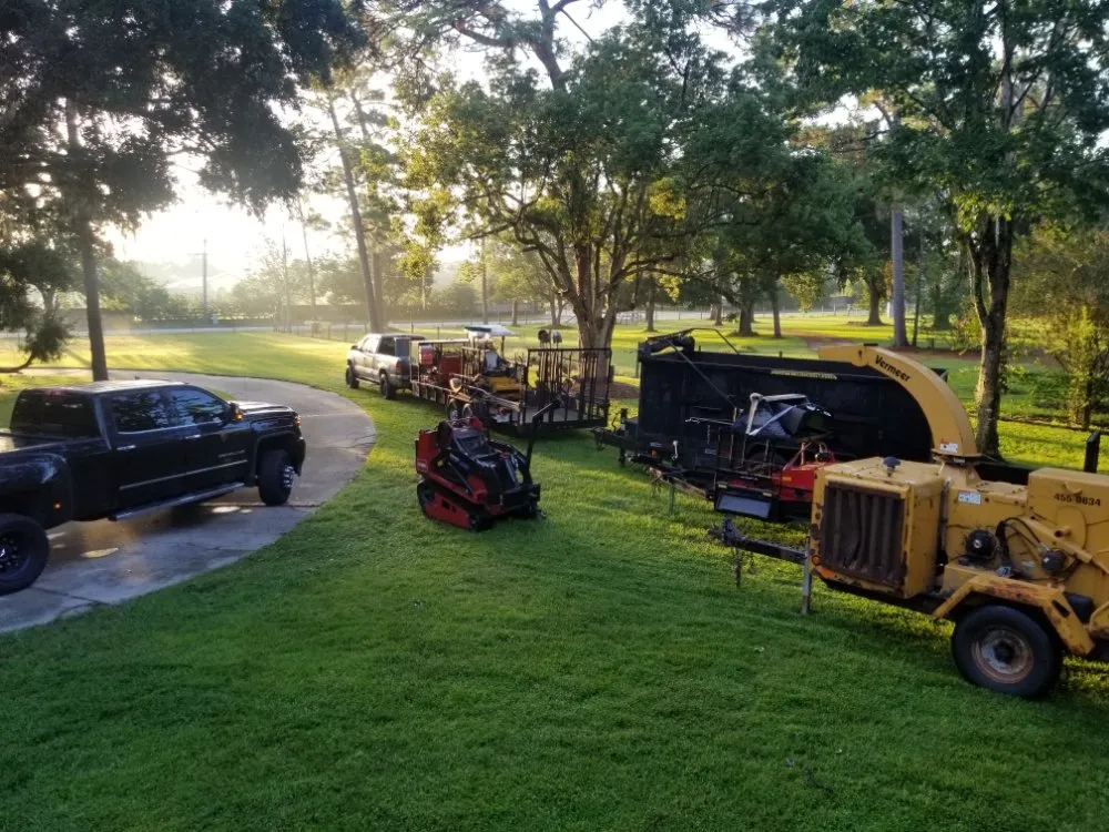 Reliable yard maintenance for beautiful yards in Orlando, FL by Dave's Lawn Care and Landscaping