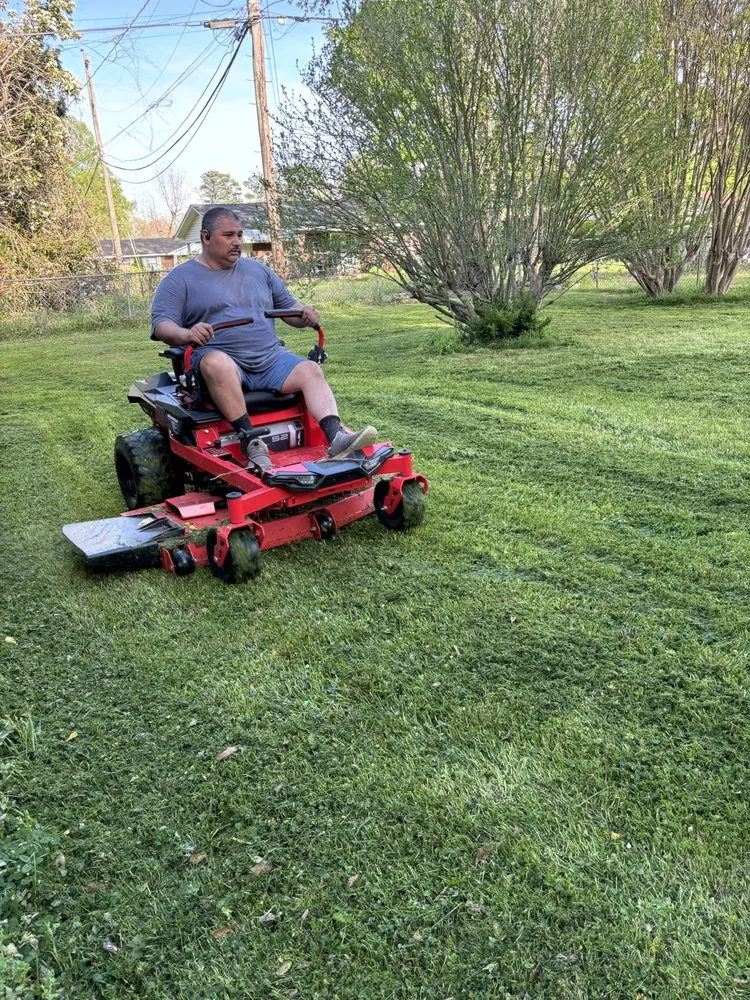Custom yard maintenance for outdoor upgrades in Jacksonville, AR by Dave’s Lawn Service