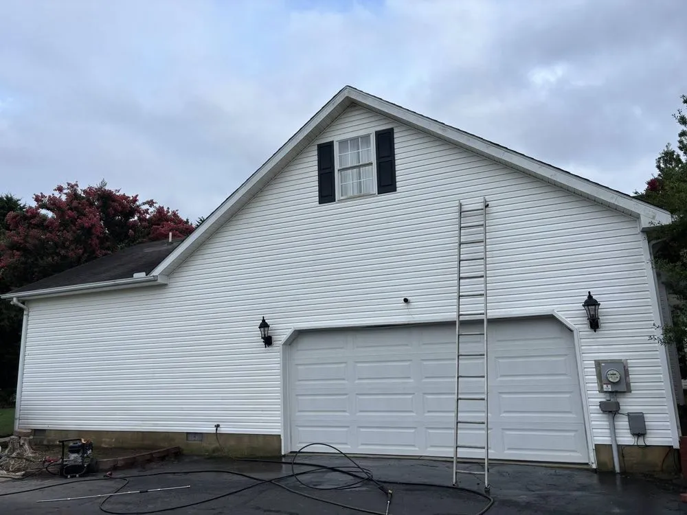 Expert yard cleanup service in Dover, DE - Dave's Lawncare & Pressure Washing