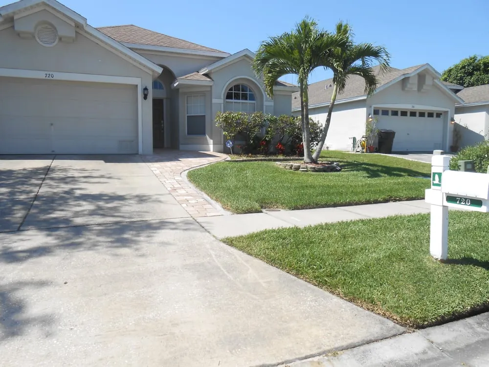 Top-rated landscaping services in Saint Petersburg, FL by Dave's World of Lawns