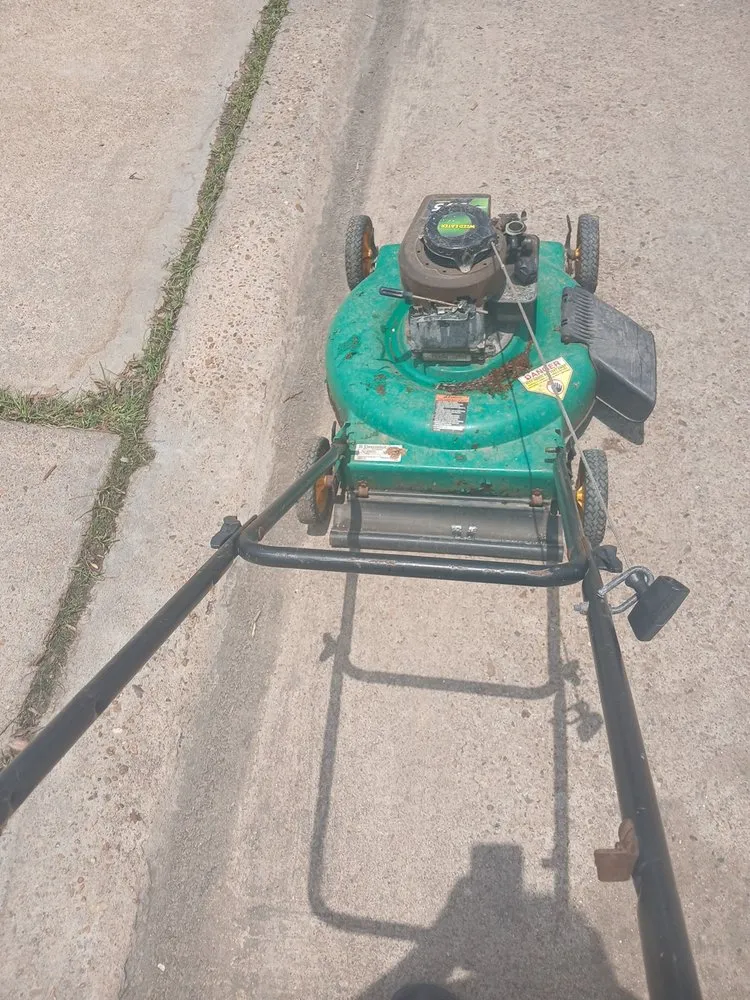 Professional yard cleanup service near you in Channelview, TX by David & Tinos Lawn Service