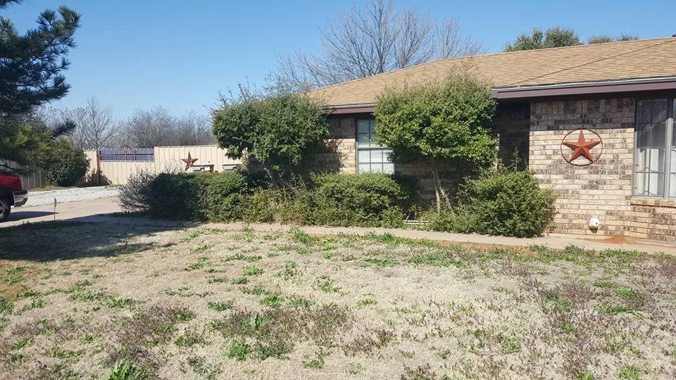 Reliable yard maintenance with custom design in Wichita Falls, TX by David Helms Services