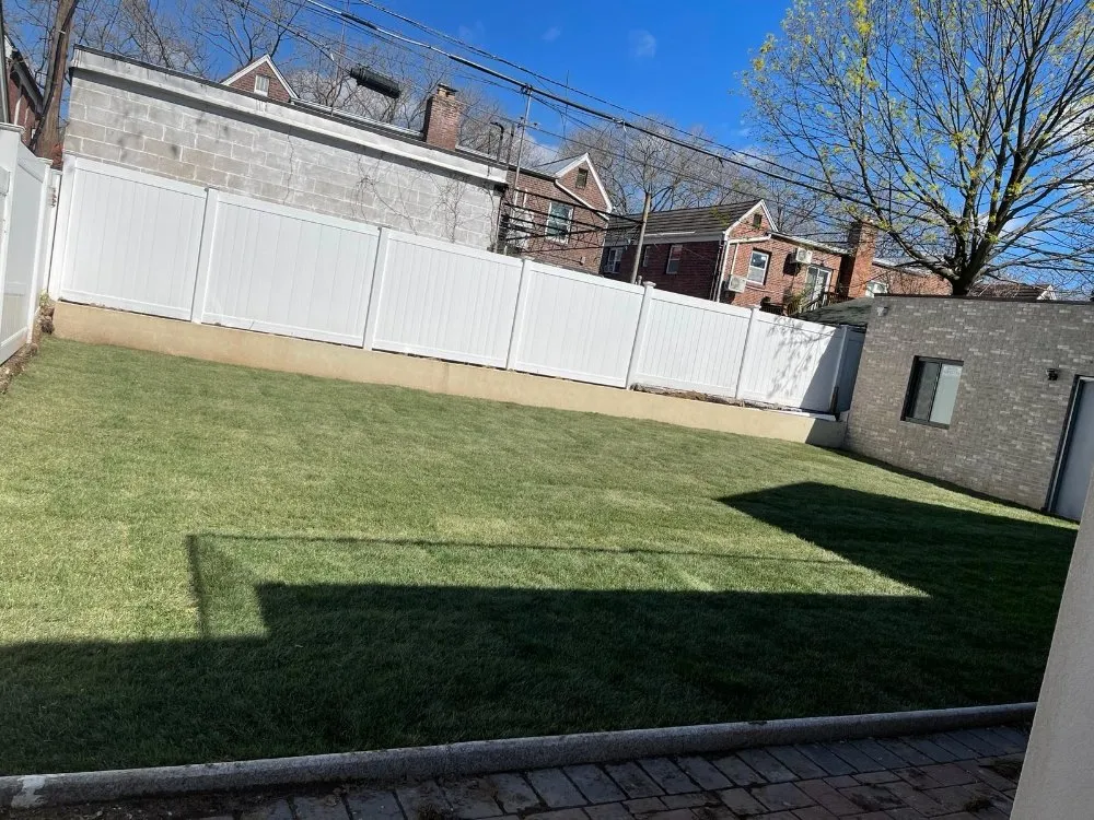 Professional yard cleanup service for homes in Fresh Meadow, NY by David Landscaping Services