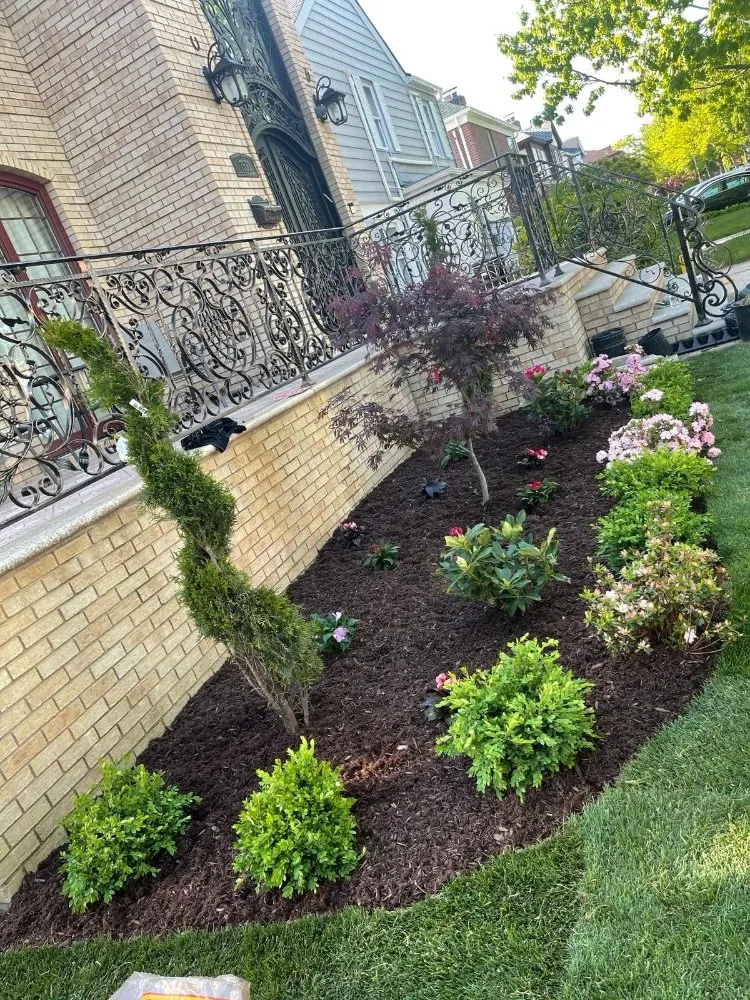 Affordable outdoor landscaping for beautiful yards in Fresh Meadow, NY by David Landscaping Services
