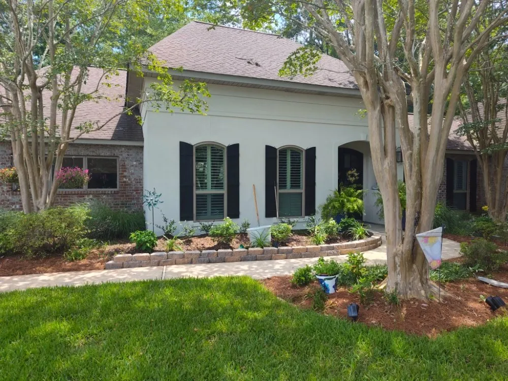 Affordable yard maintenance in Metairie, LA - Davids Landscape Services