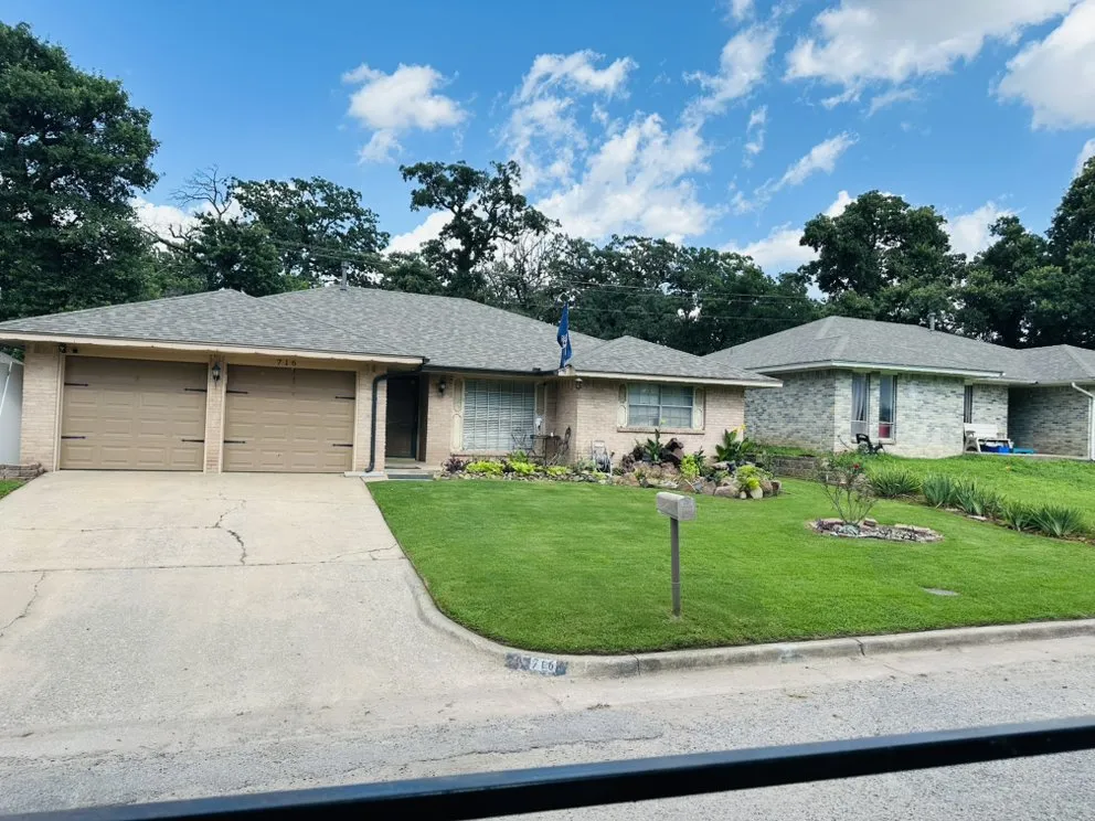 Professional yard maintenance experts serving Oklahoma City, OK - David’s Lawn Care