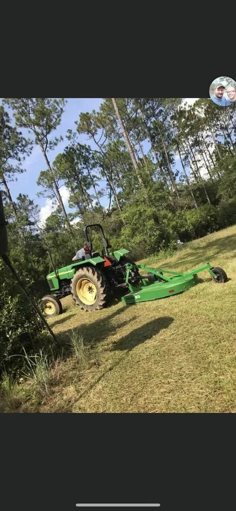 Trusted yard cleanup service for homes in Milton, FL by David's Lawn Maintenance and Tree Trimming