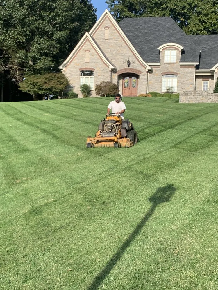 Local lawn mowing service near you across Bowling Green, KY - David’s Mowing Service