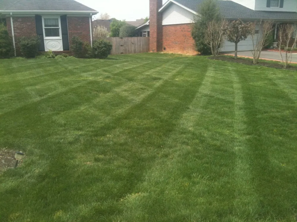 Local yard maintenance in Bowling Green, KY - David’s Mowing Service