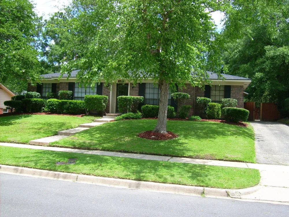 Expert yard maintenance experts serving Mobile, AL - David's Name Your Price Lawn Care