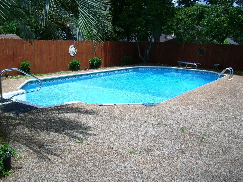 Top-rated lawn mowing service for residential properties in Mobile, AL by David's Name Your Price Lawn Care