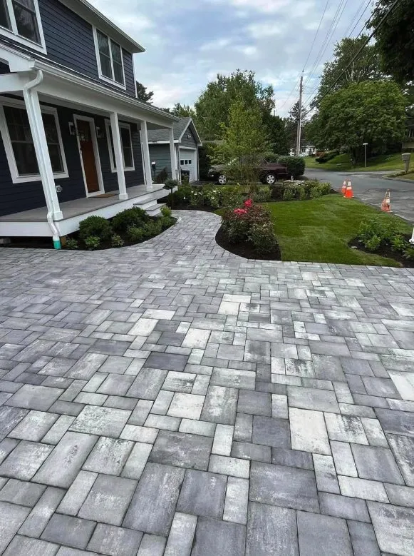 Professional residential landscaping experts serving Columbus, OH - Davies Landscaping & Lawn Care