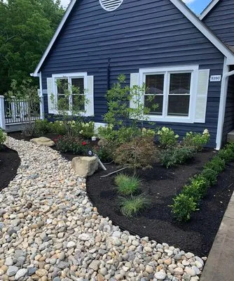 Davies Landscaping & Lawn Care Logo