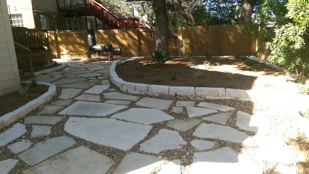 Affordable lawn mowing service in San Antonio, TX - Davis GardenCraft