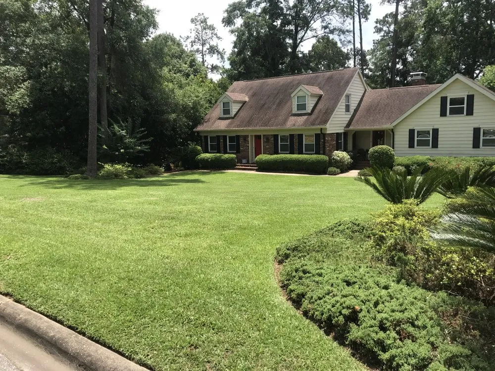 Professional garden landscaping experts serving Tallahassee, FL - Davis Greenscapes