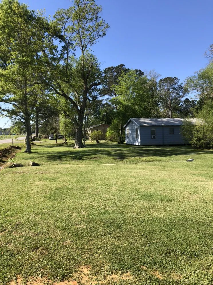 Custom yard maintenance experts serving Daphne, AL - Davis Landwork & Construction