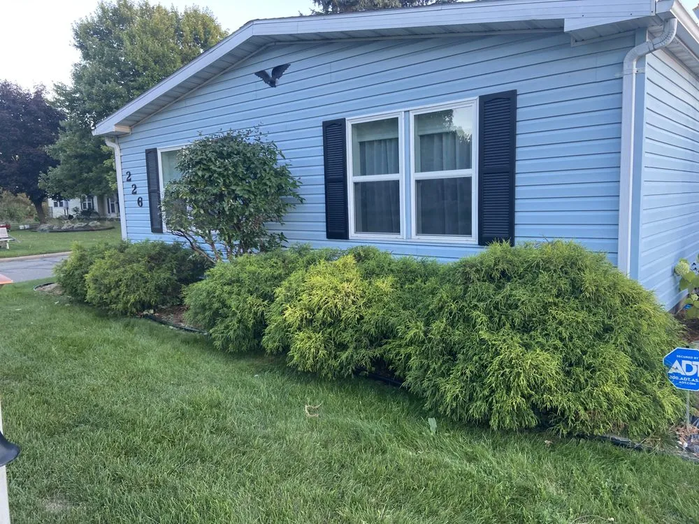 Local lawn care service for beautiful yards across Lansing, MI - Davis Lawn Care