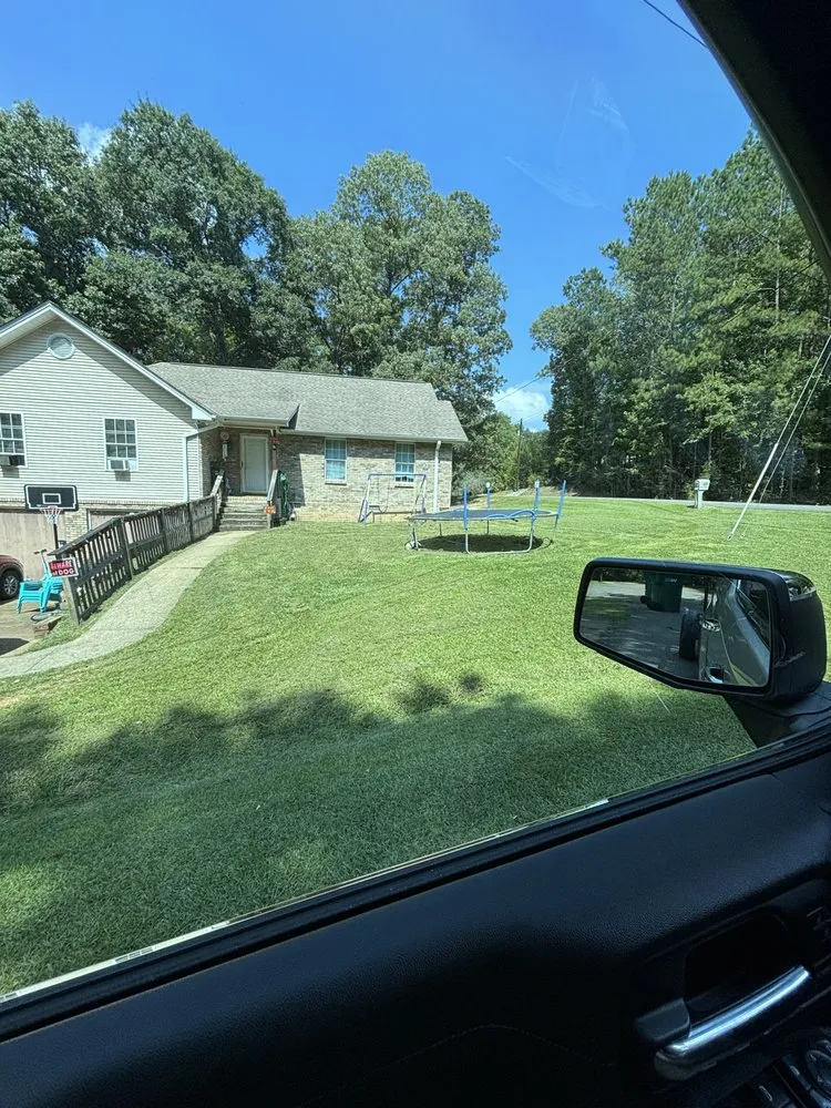 Expert lawn mowing service experts serving Tuscaloosa, AL - Davis Lawn Professionals