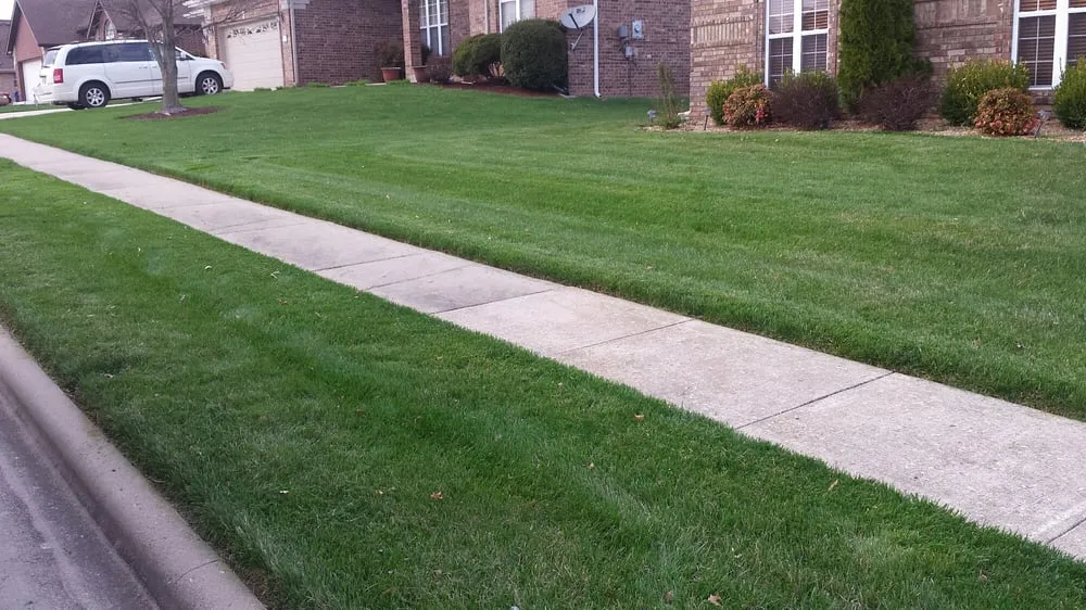 Professional garden landscaping in Nixa, MO - Davis Mowing