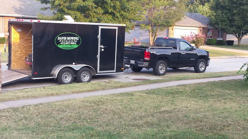 Affordable yard maintenance in Nixa, MO by Davis Mowing