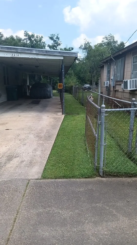 Custom lawn mowing service in Gulfport, MS by Davis Nice & Neat Lawn Service