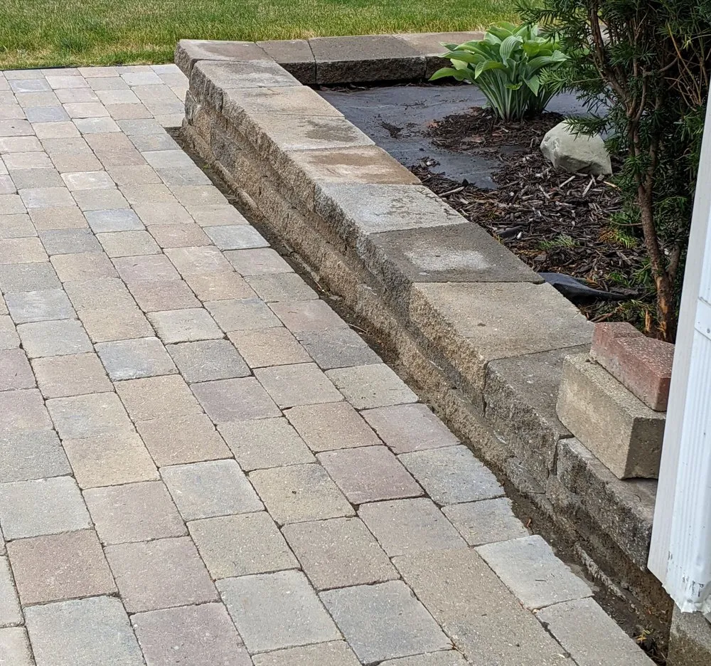 Top-rated lawn mowing service in Holly, MI by Davisburg Design Landscaping