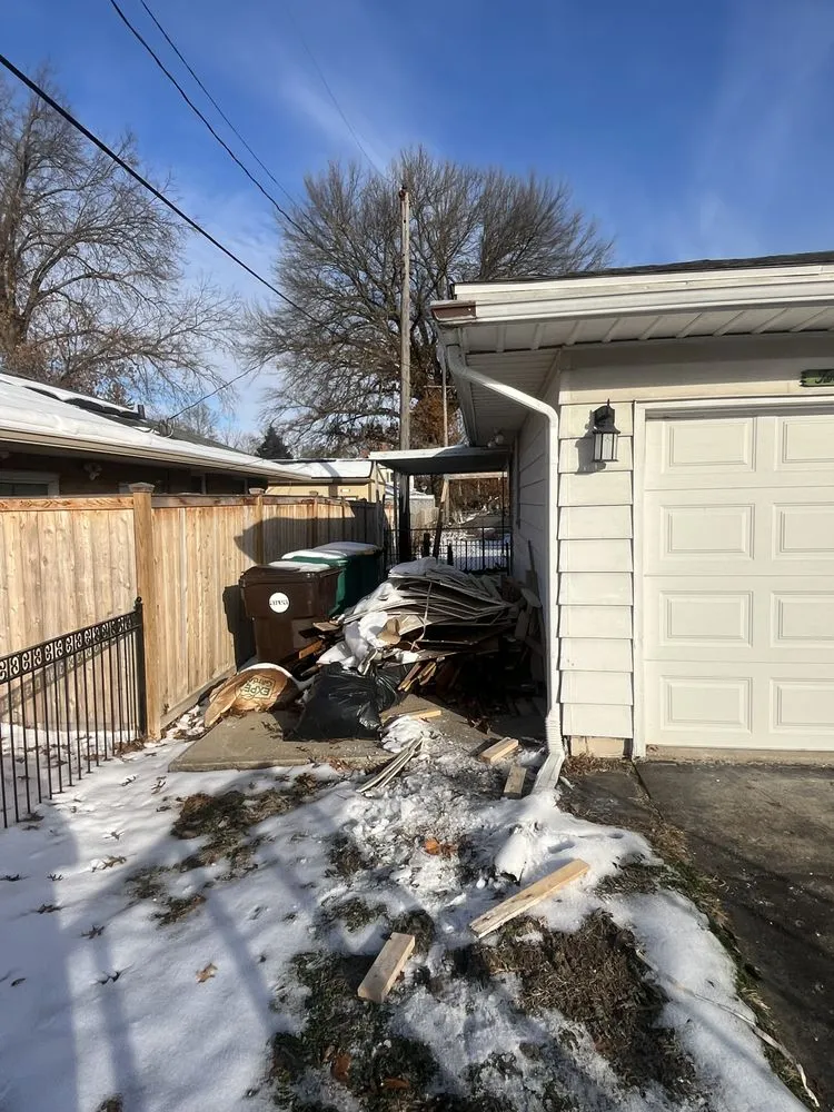 Expert yard maintenance in Peoria, IL - Davon's Lawn & More