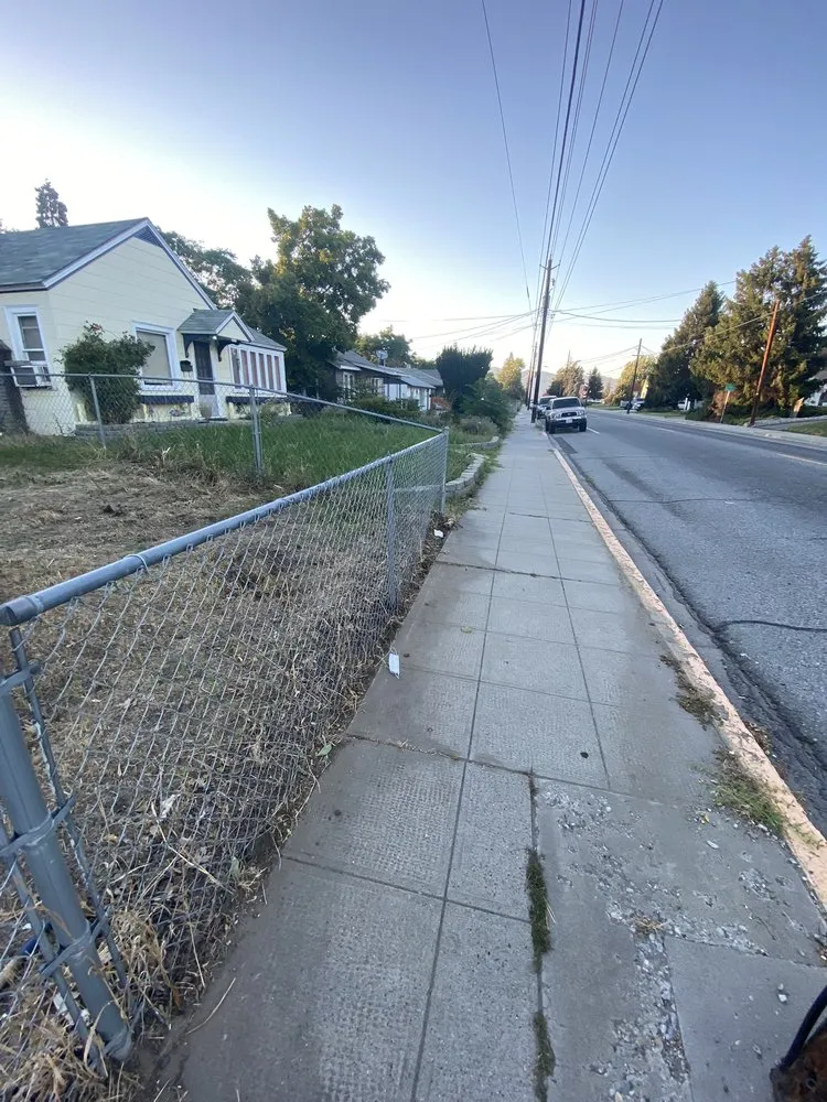 Expert garden landscaping with custom design in East Wenatchee, WA by Dawn View Landscaping