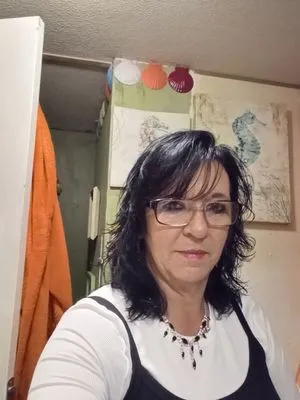 Dawns Cleaning Service Logo