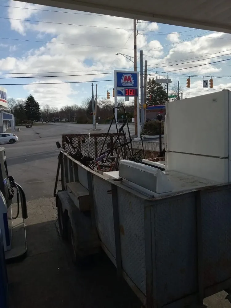 Top-rated lawn care service in Indianapolis, IN by Day On A Lawn