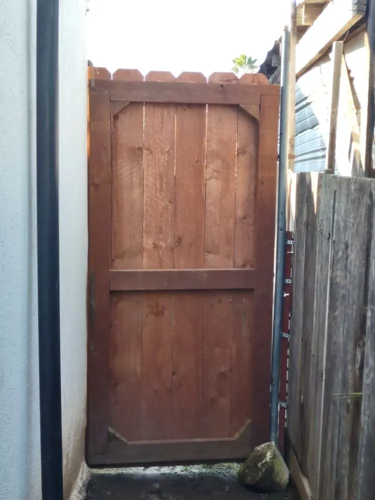 Custom yard maintenance for homes in Lindsay, CA by Dayannas Lawn And Small Jobs Repairs