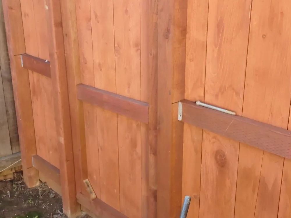 Affordable yard cleanup service for residential properties across Lindsay, CA - Dayannas Lawn And Small Jobs Repairs