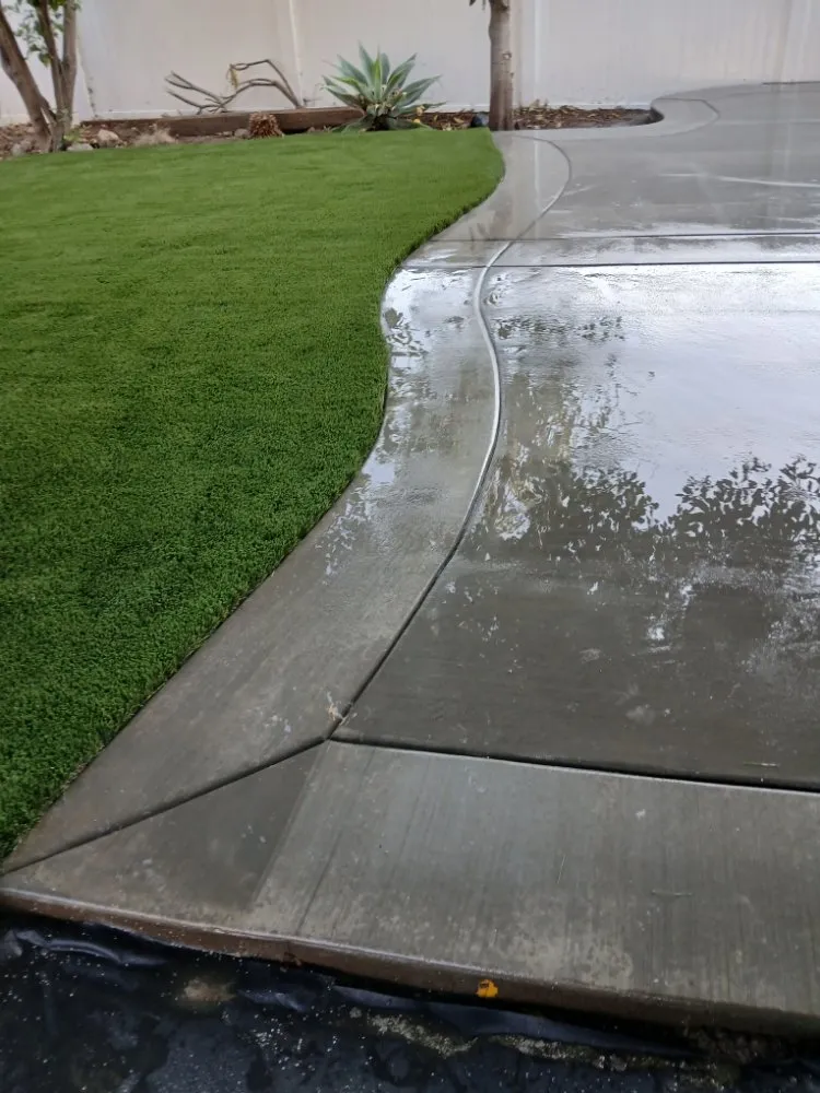 Local lawn mowing service in Bloomington, CA by Daydream Exteriors