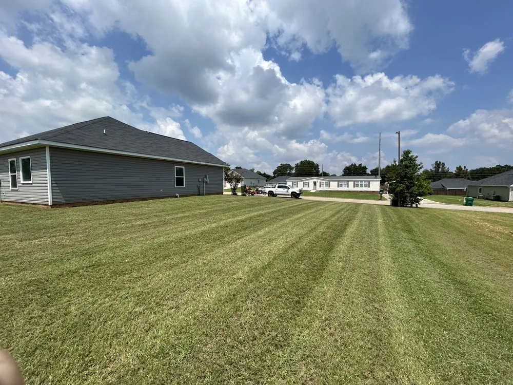 Local outdoor landscaping for homes in Bonaire, GA by Day’s Landscaping 478