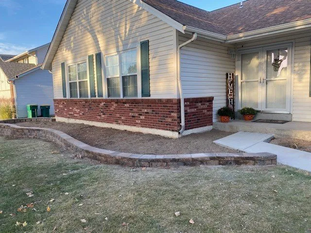 Expert garden landscaping in Saint Peters, MO by Daywork Hardscapes & Landscapes