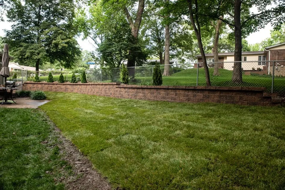 Local yard maintenance in Saint Peters, MO - Daywork Landscaping