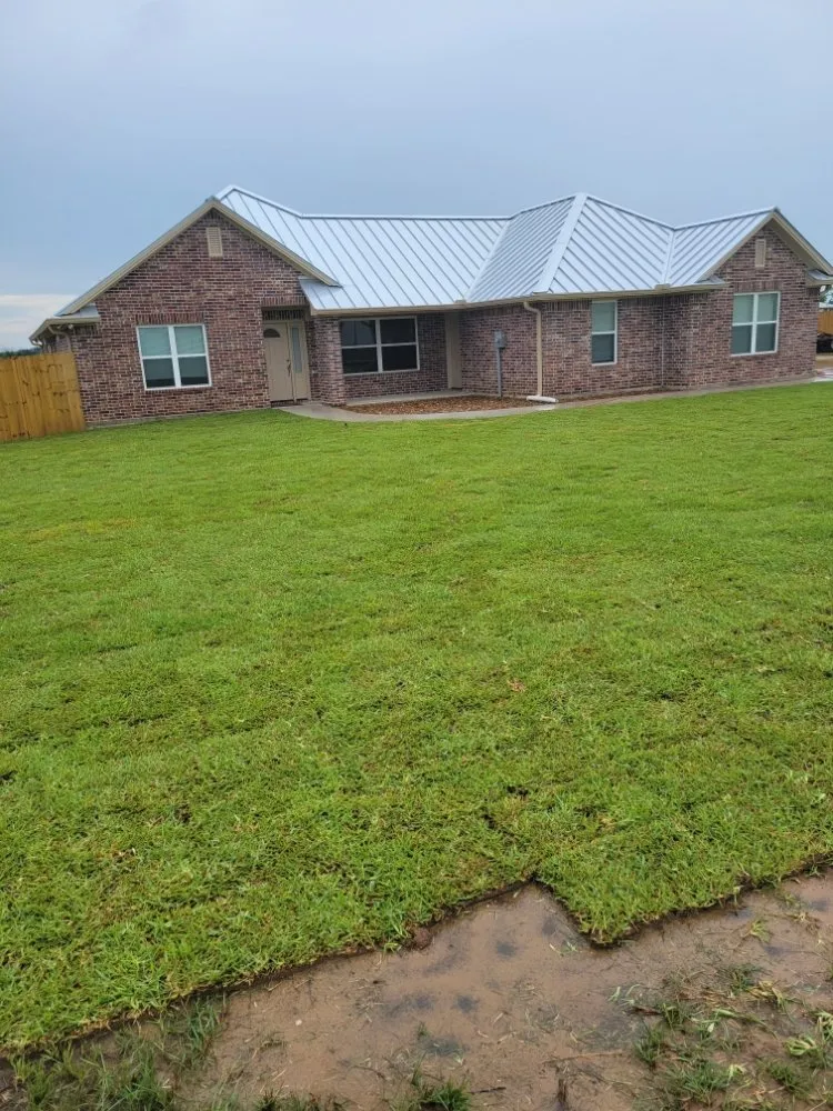 Custom landscape design in Navasota, TX by Dbar3 Landscaping Construction