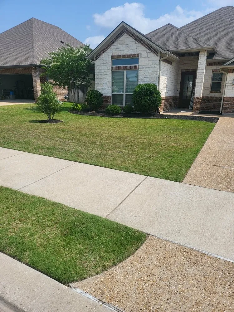 Top-rated outdoor landscaping for residential properties in Navasota, TX by Dbar3 Landscaping Construction