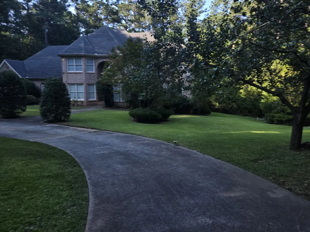Professional yard maintenance in Covington, GA by D'bess Lawncare