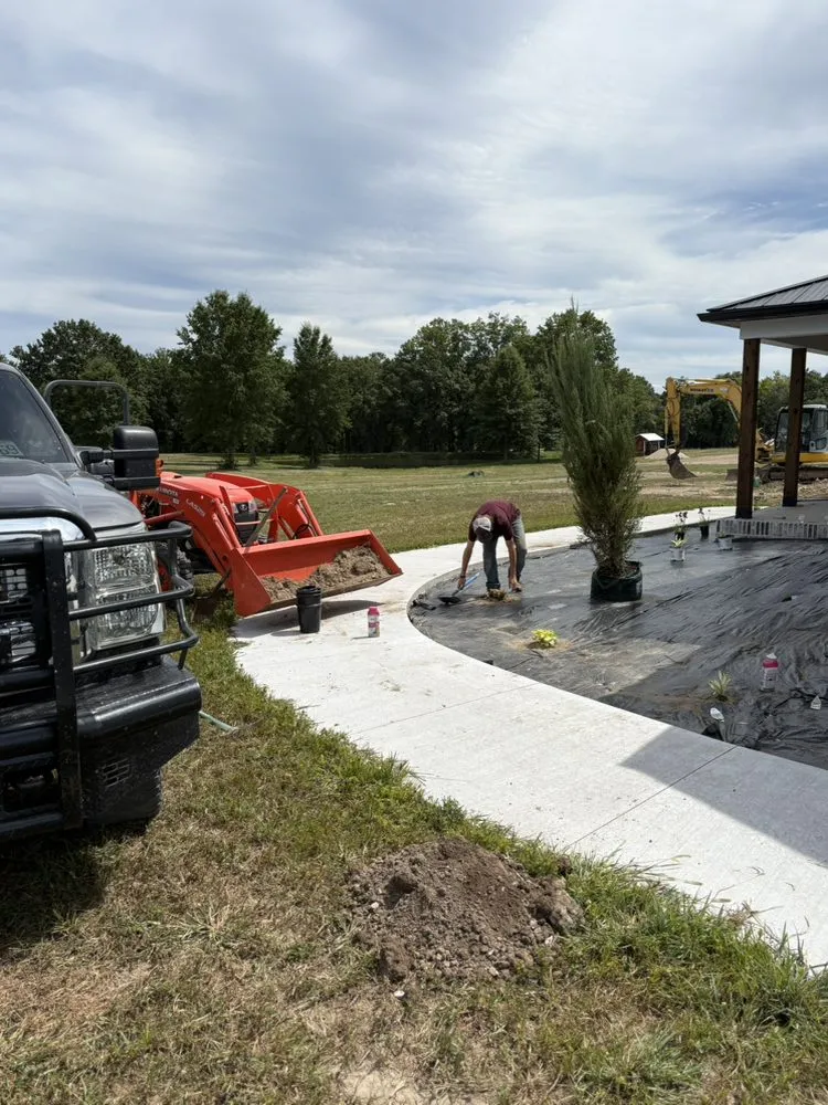 Local outdoor landscaping for homes in Eldon, MO by DC Landcaping