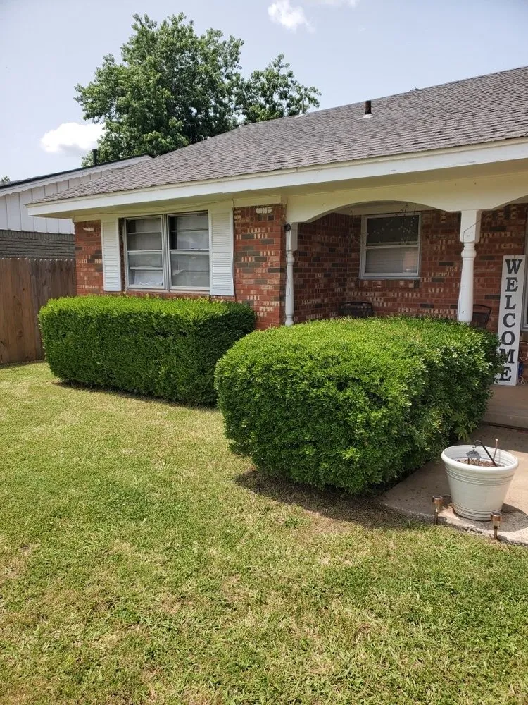 Expert lawn care service experts serving Oklahoma City, OK - DC Landscapes