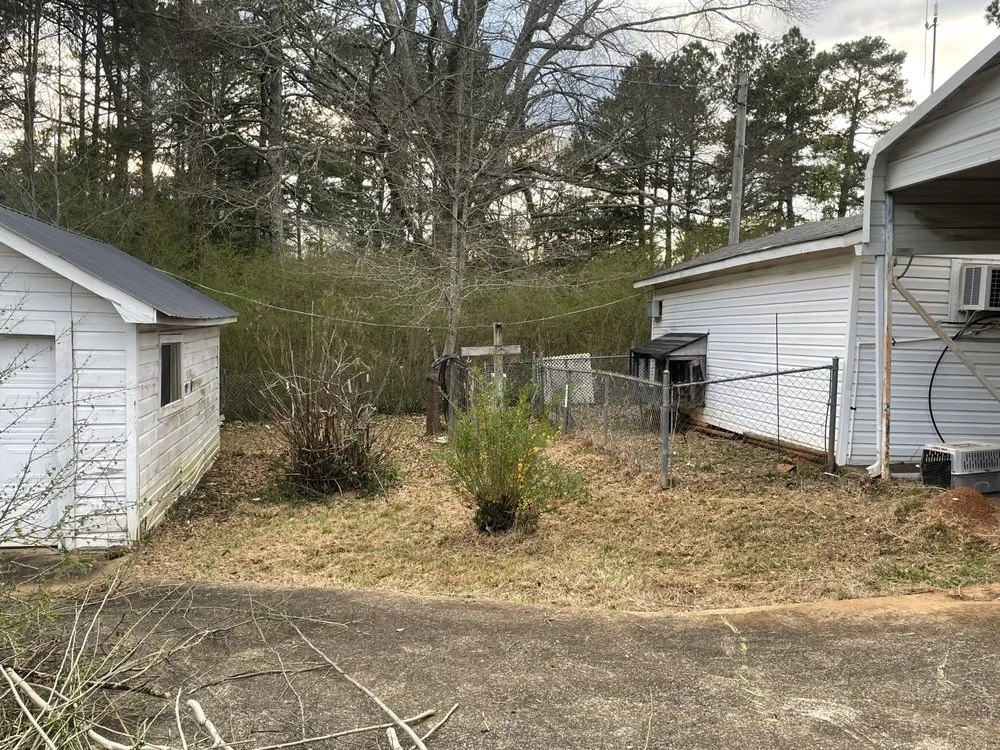 Local lawn mowing service for beautiful yards in Booneville, MS by DC Lawn Care