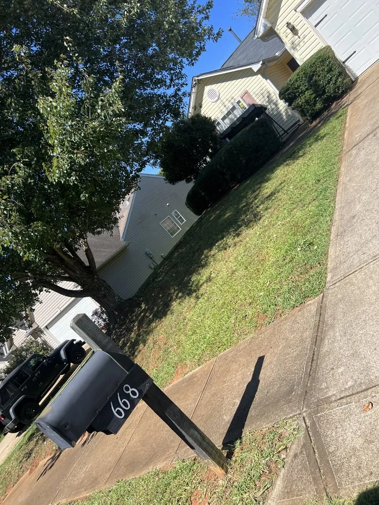 Local lawn mowing service with custom design across Central, SC - D&C Lawn Lift