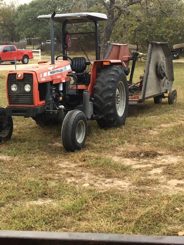 Reliable lawn mowing service experts serving Elmendorf, TX - D&C Services